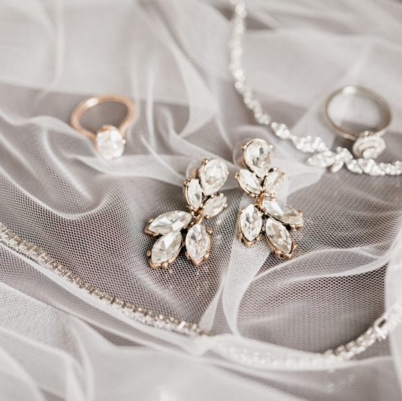 Jewelry - Crystal statement earrings antique gold